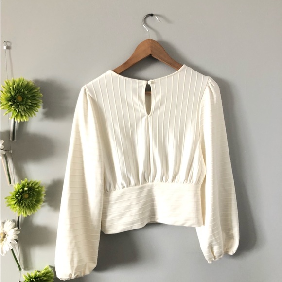 2/20 - | H&M | Puffy sleeve blouse - Picture 5 of 11